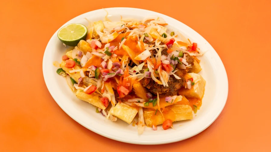 Yuca with pork rinds and shredded vegetables